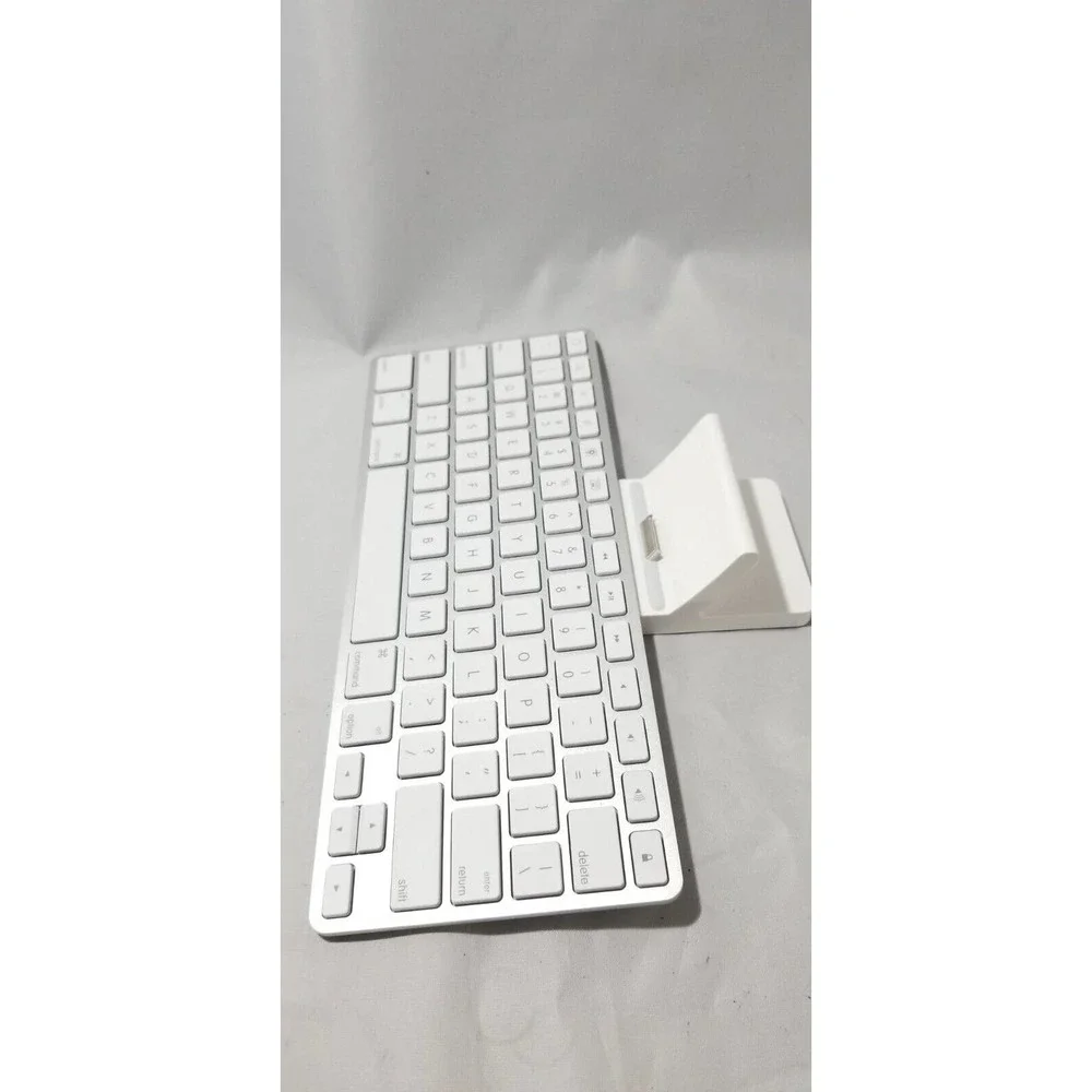 Apple iPad Keyboard dock MC533LL/B A1359